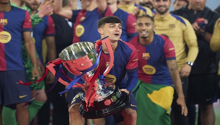 یاریزانی گەنجی بەرشەلۆنە بیر لە تۆپی زێڕین دەکاتەوە