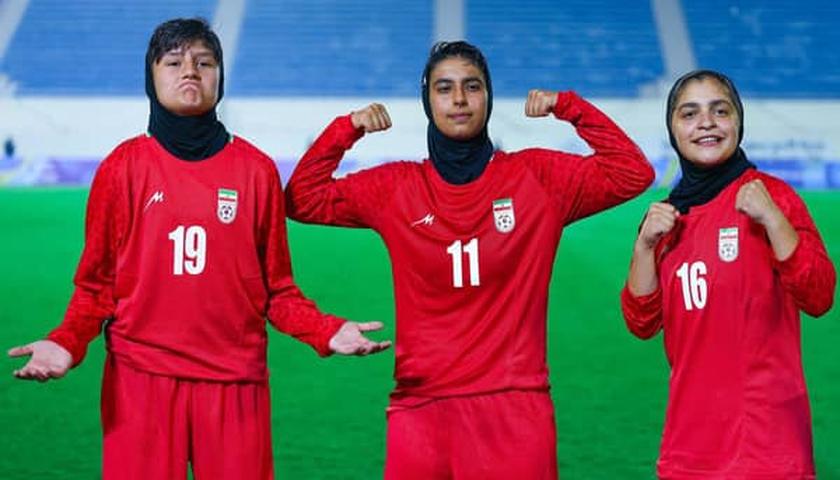 هەڵبژاردەی تۆپی پێی کچانی ئێران کوەیت یان گوڵباران کرد