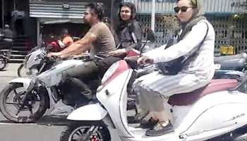 سەرۆکی پۆلیسی ئێران: مۆڵەتی ماتۆڕ لێخوڕینی خانمان لە بەرنامەی کار دایە