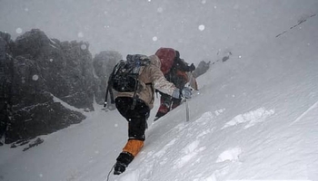 تەرمی خانمە شاخەوانی ئێرانی لە کافەر دەڕەی ی داماوەند دۆزرایەوە