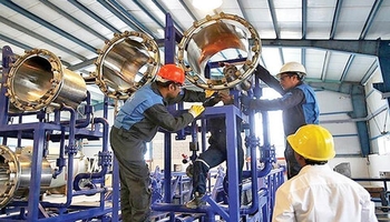 کارپێکردنی ٢١٠٠ یەکەی پیشەسازی لە ئێران؛ ڕەخساندنی زیاتر لە ٢٧ هەزار هەلی کار