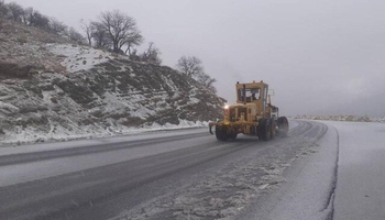 اعزام ماشین‌آلات برف‌روبی از چند استان برای بازگشایی راه‌های سقز