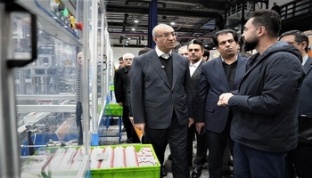 استاندار کرمانشاه در جریان بازدید از یک واحد صنعتی: تولید و اشتغال نباید متوقف شود