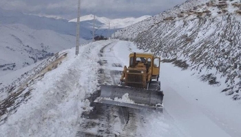 با تلاش عوامل راهداری؛ گردنه ژالانه در سروآباد بازگشایی شد
