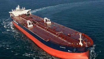 ورود مقتدرانه ابر نفتکش تحریمی به آب‌های ایران