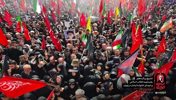 بەوێنە...بەڕێکردنی تەرمی ڕێبەر و ئیمامی موجاهید و ئەندامانی بنەماڵەکەی لە نێو ئاپۆرەی خەڵکی تاران